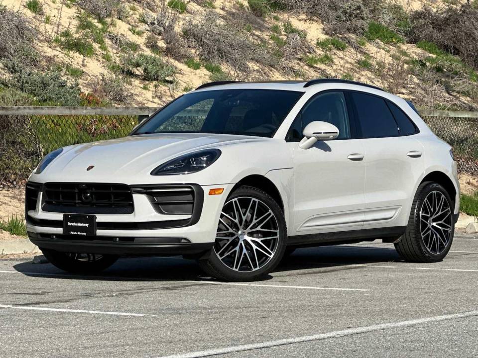 2025 Porsche Macan Base