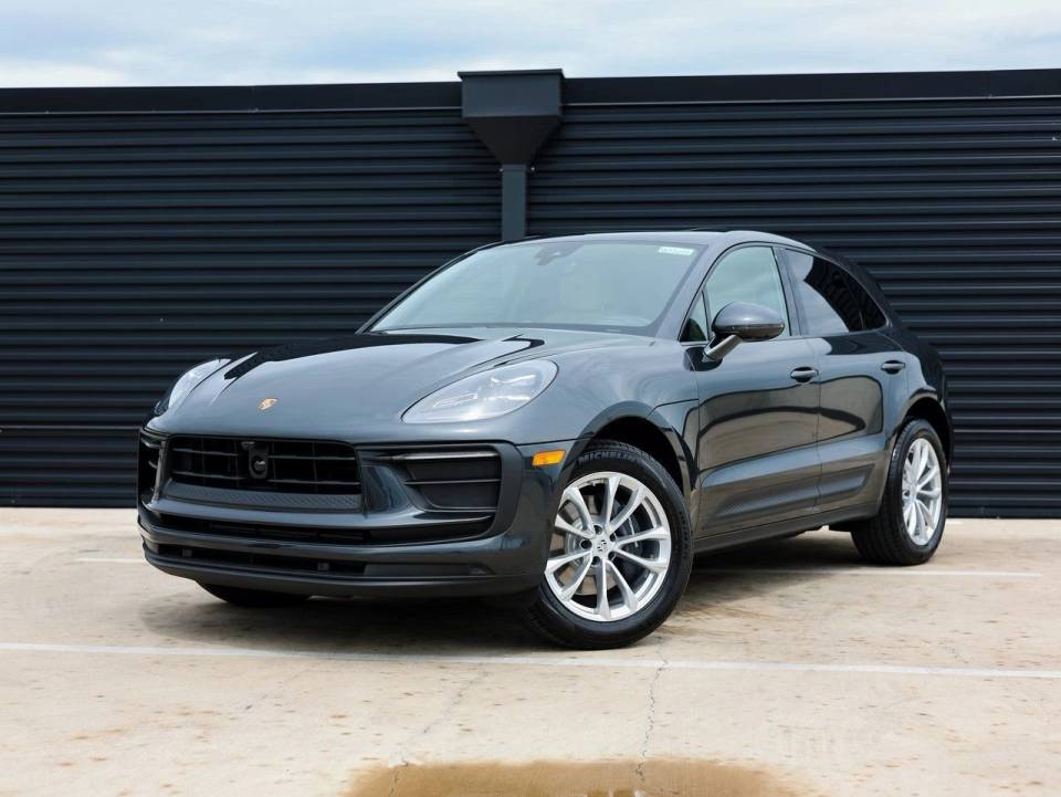 2025 Porsche Macan Base