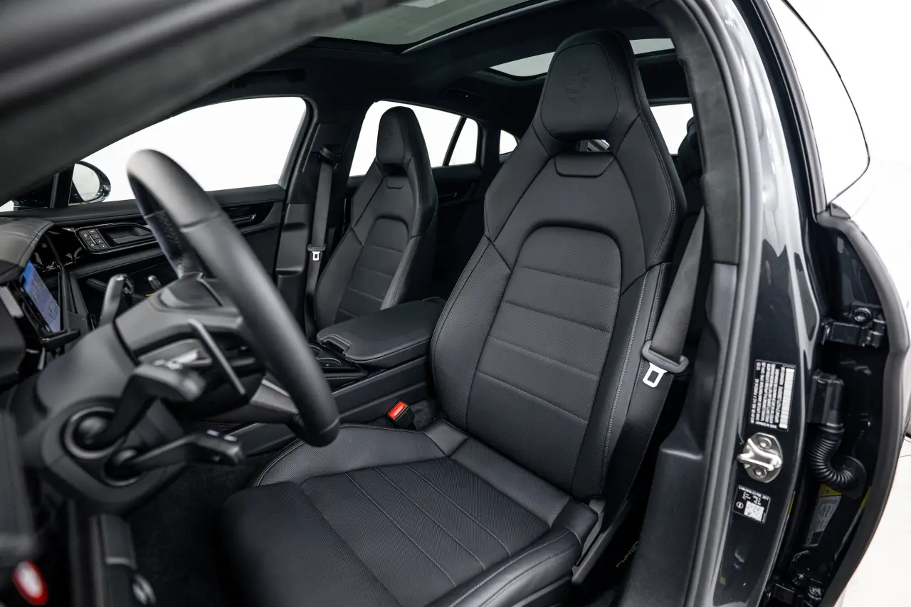2026 Porsche Panamera Turbo E-Hybrid - Photo 40