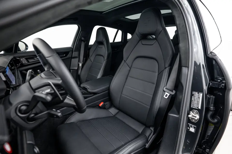 2026 Porsche Panamera Turbo E-Hybrid - Photo 39