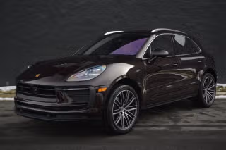 2025 Porsche Macan's photo