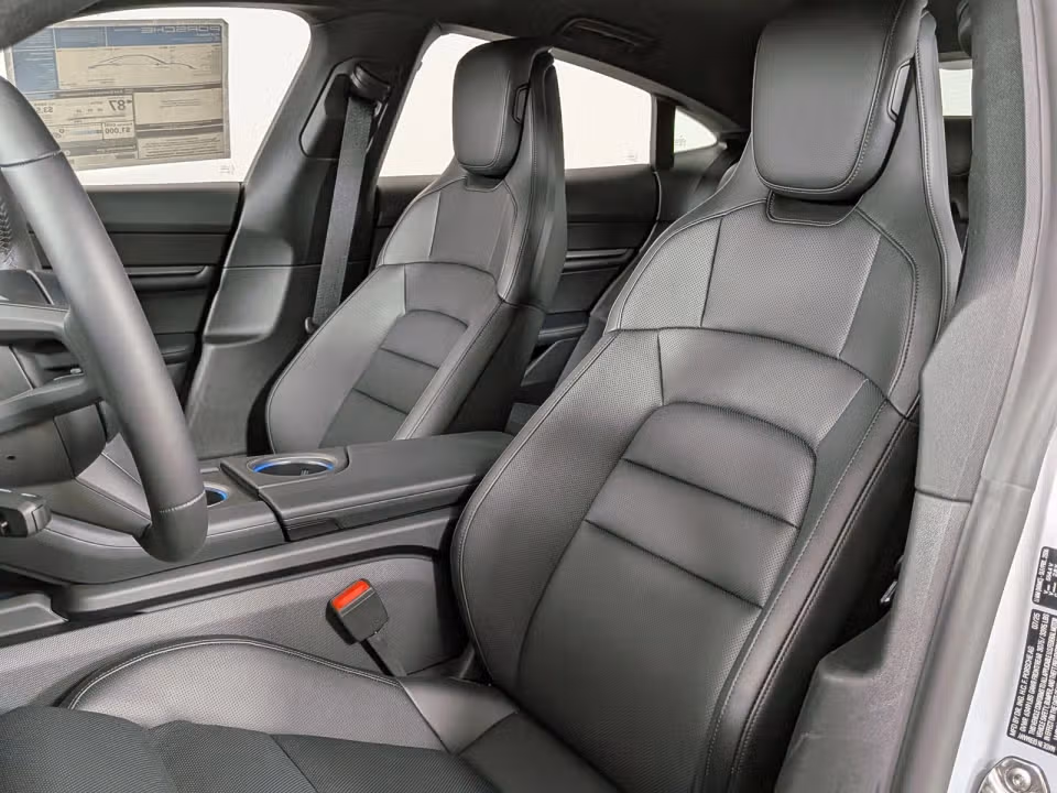2026 Porsche Taycan Base - Photo 35
