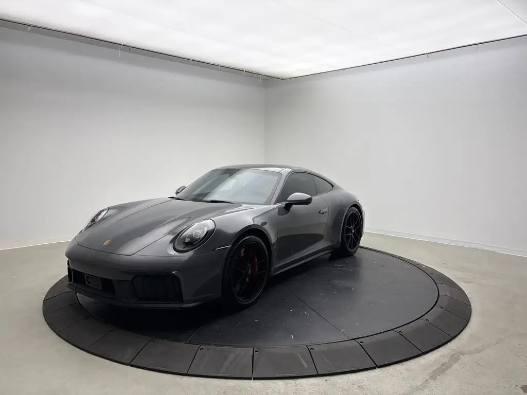 2025 Porsche 911 Carrera 4 GTS
