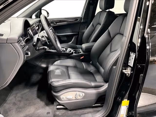 2026 Porsche Macan - Photo 36