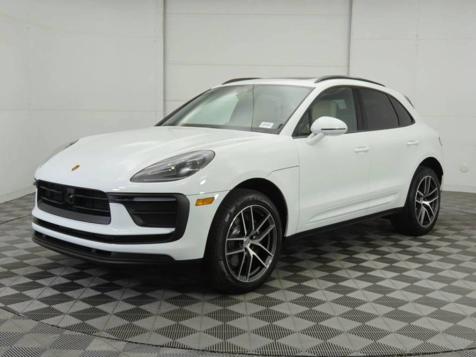 2025 Porsche Macan Base