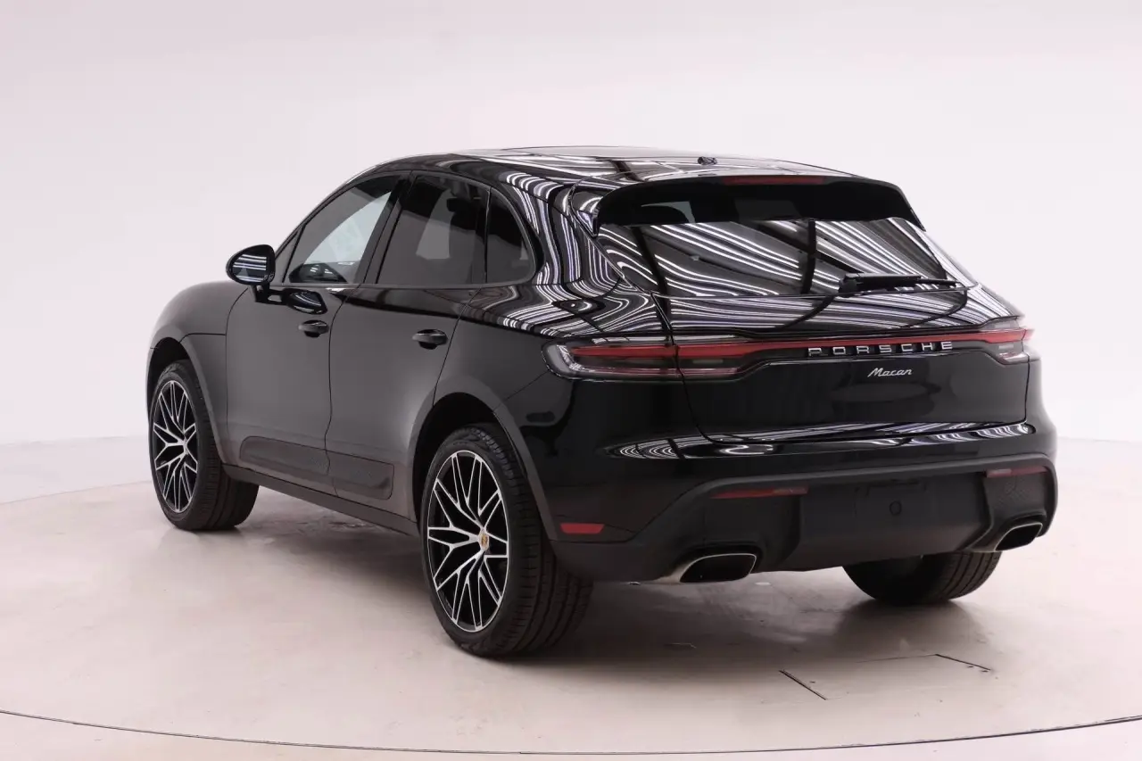 2025 Porsche Macan - Photo 24