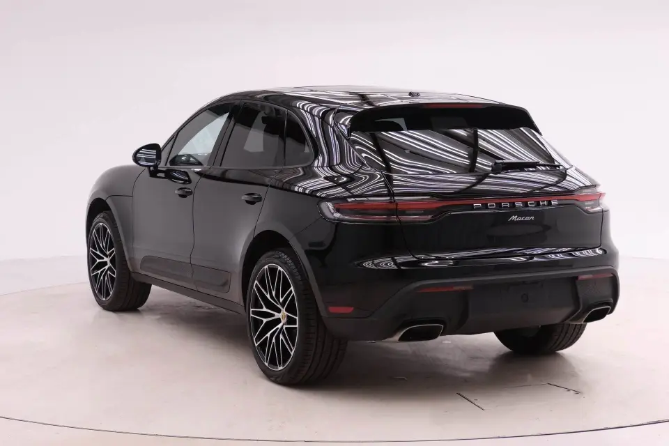 2025 Porsche Macan - Photo 23