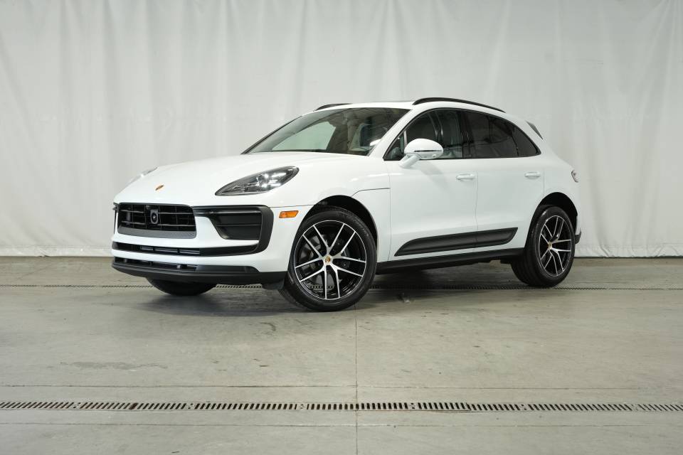 2025 Porsche Macan Base