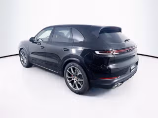 2026 Porsche Cayenne S E-Hybrid - Photo 17