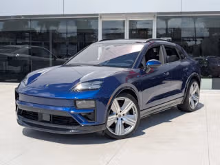 2025 Porsche Macan Macan Turbo Electric's photo