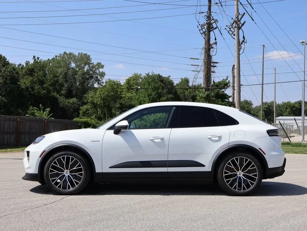 2025 Porsche Macan Base - Photo 8