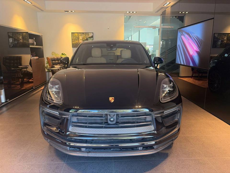 2023 Porsche Macan Base