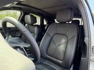2026 Porsche Macan T - Photo 29
