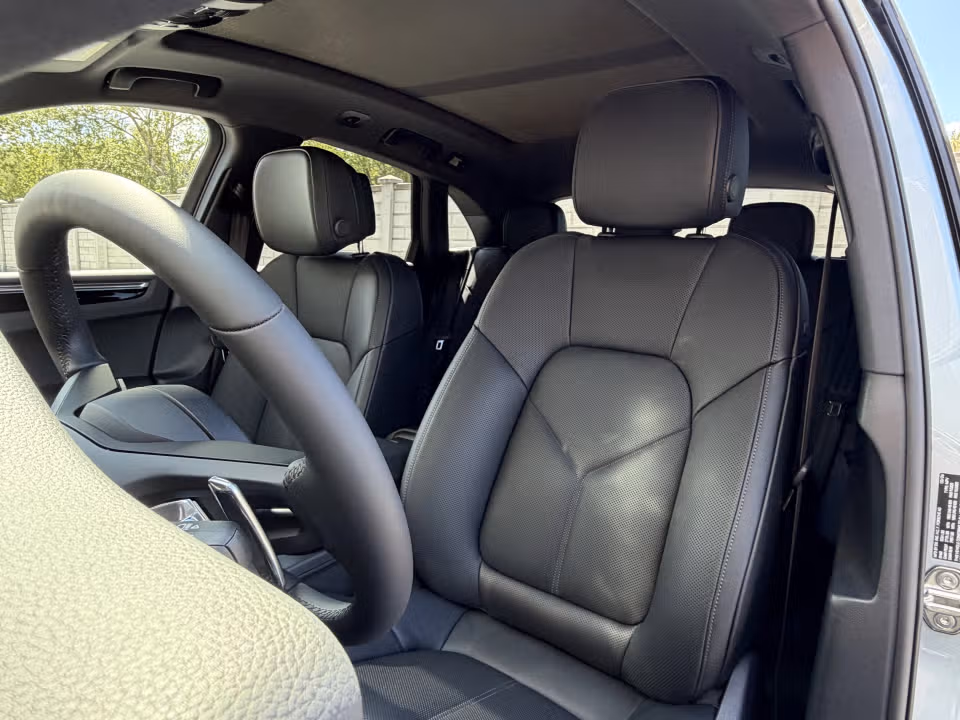 2026 Porsche Macan T - Photo 27