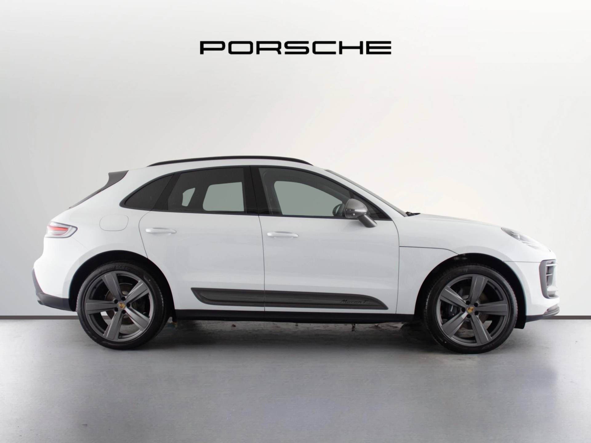 Macan T, photo 2 of 66