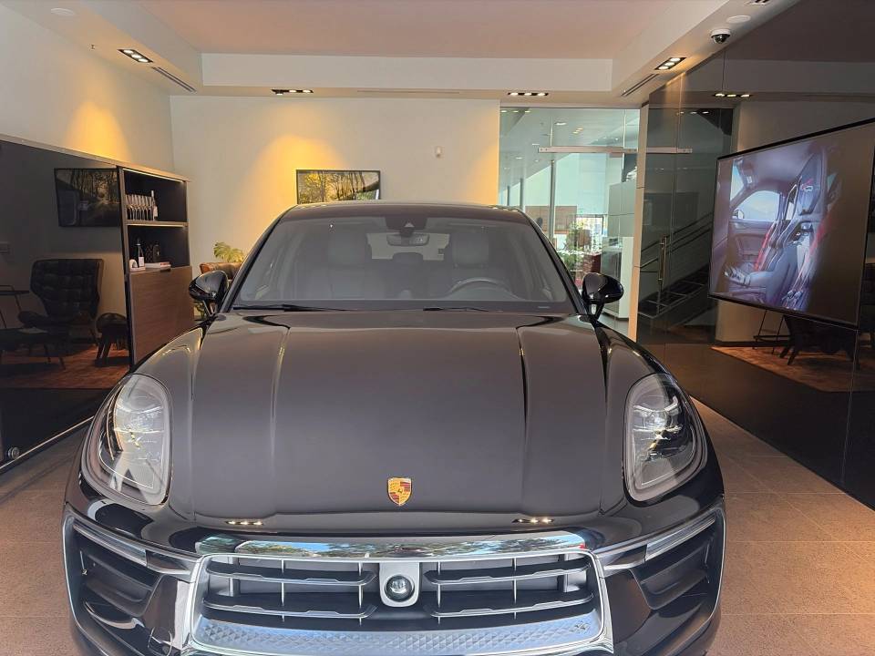 2023 Porsche Macan Base