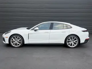 2025 Porsche Panamera 13