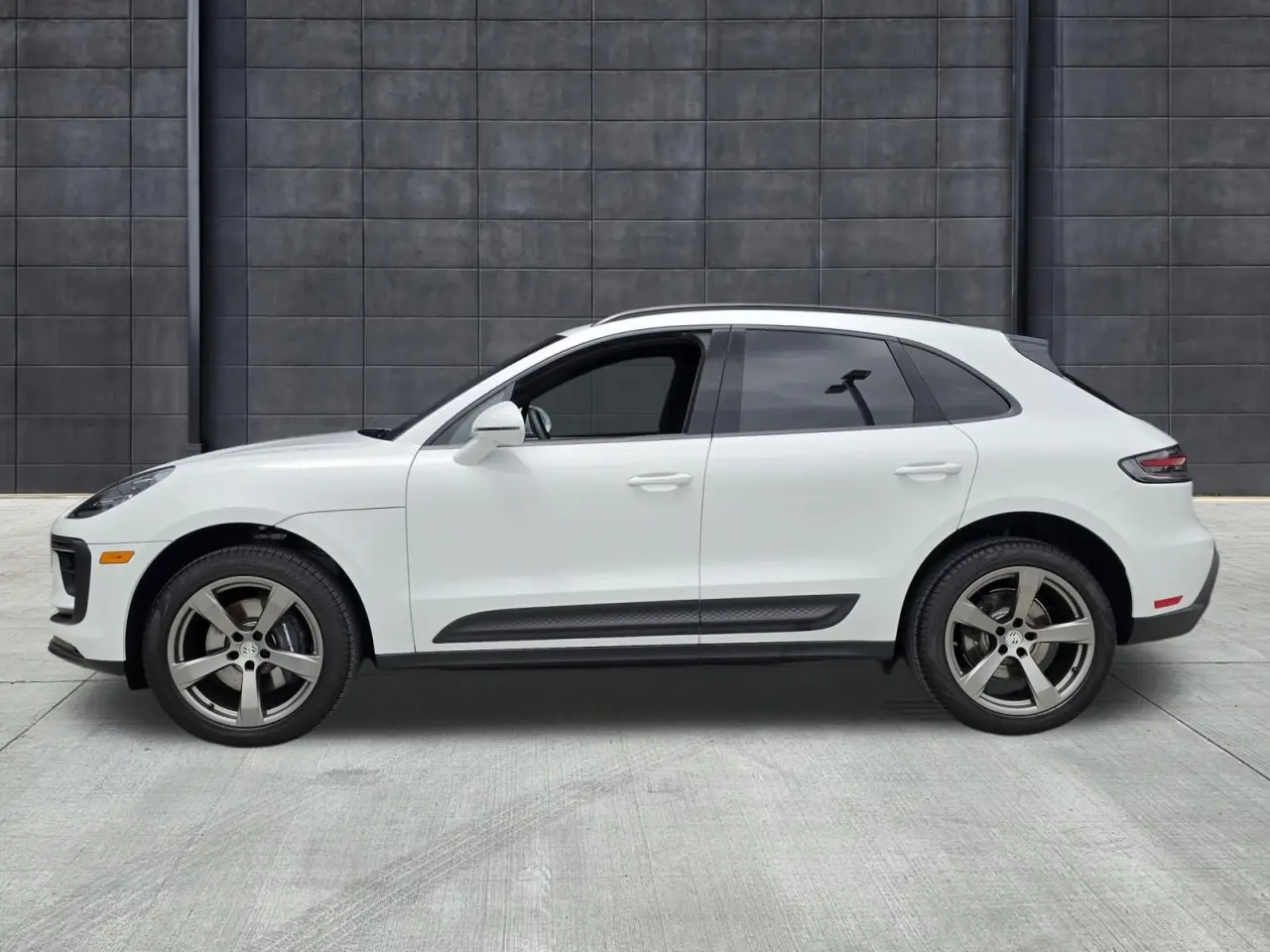 2026 Porsche Macan Base - Photo 16