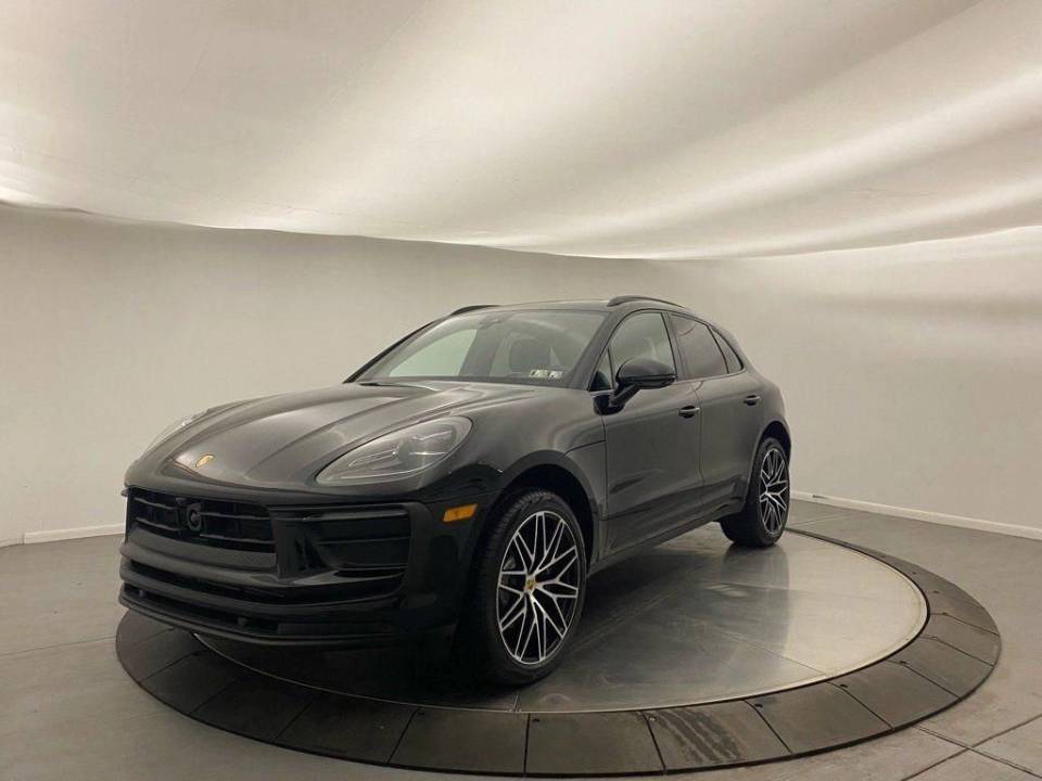 2025 Porsche Macan Base