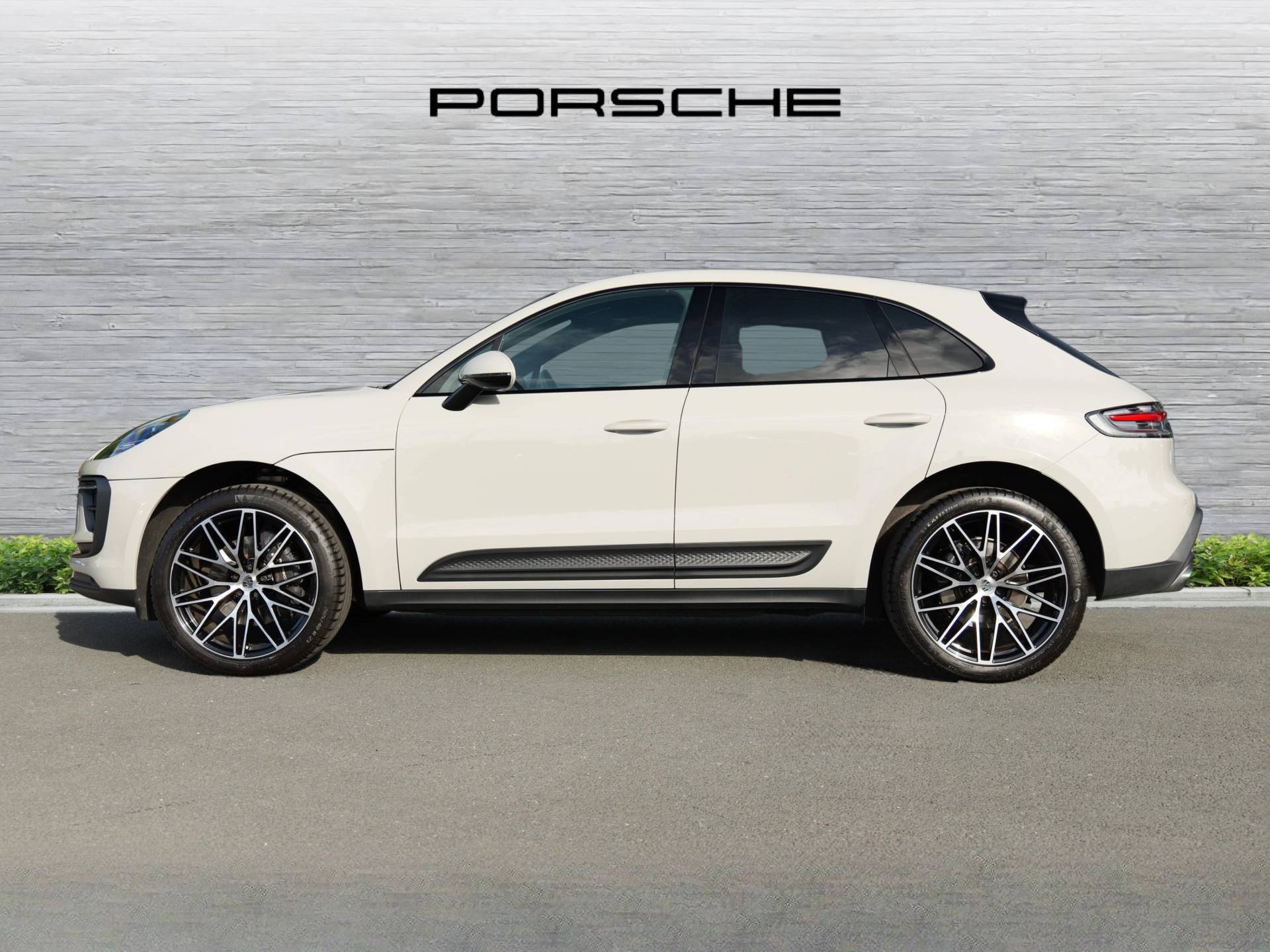 Macan, photo 2 of 33