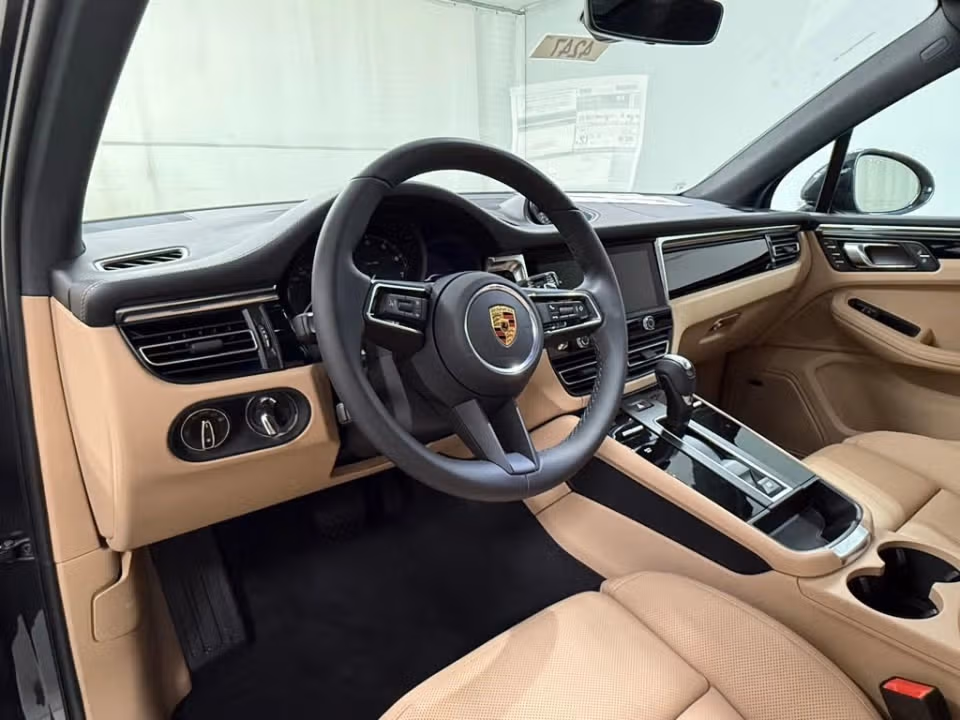 2026 Porsche Macan T - Photo 27