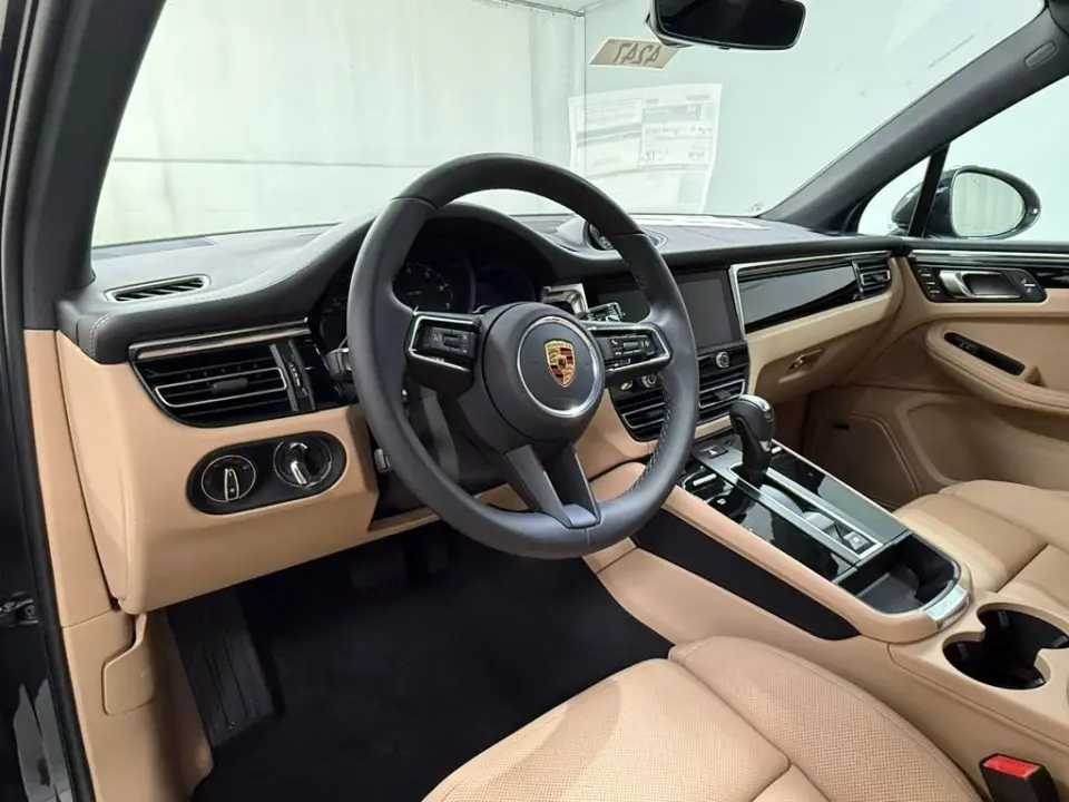 2026 Porsche Macan T - Photo 31