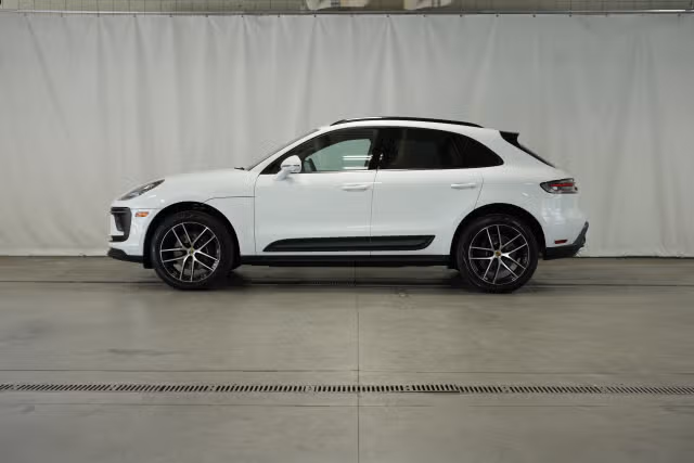2025 Porsche Macan Base - Photo 10