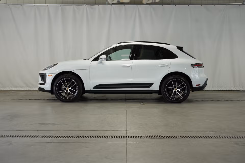 2025 Porsche Macan Base - Photo 11