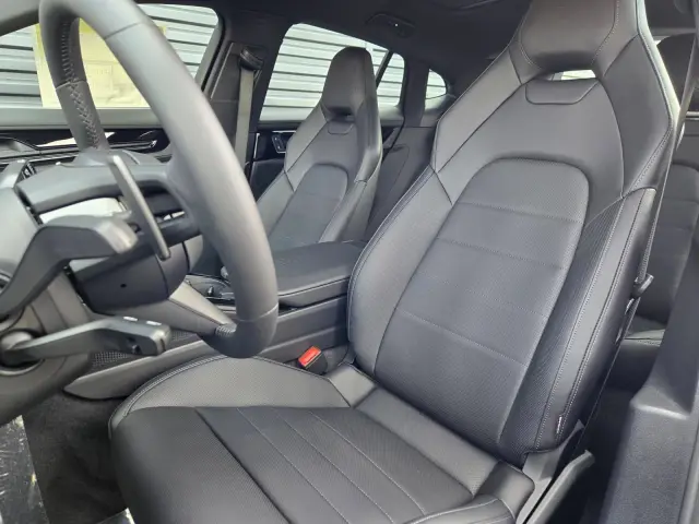 2026 Porsche Panamera 4 E-Hybrid - Photo 38