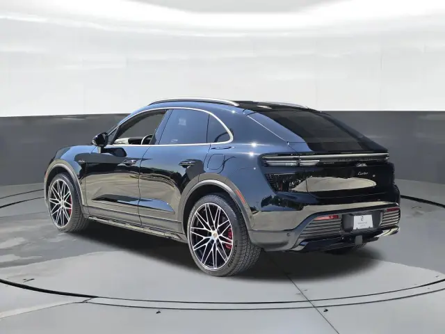 2025 Porsche Macan Turbo Electric - Photo 22