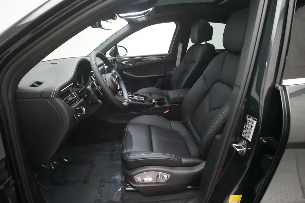 2026 Porsche Macan T - Photo 32
