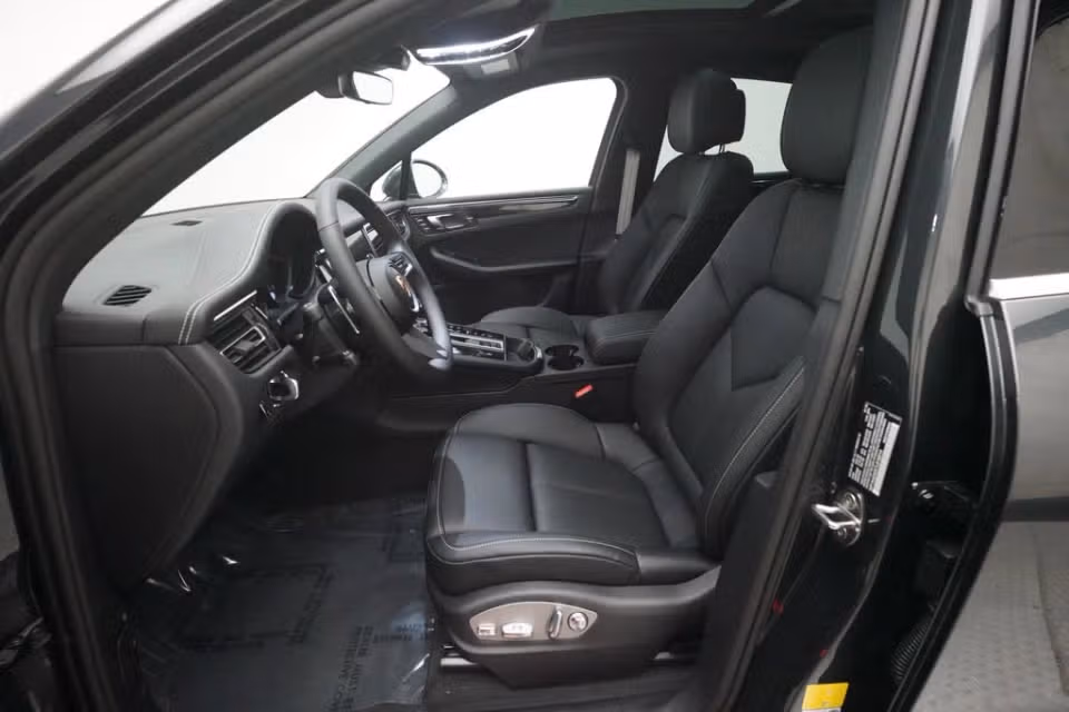 2026 Porsche Macan T - Photo 27