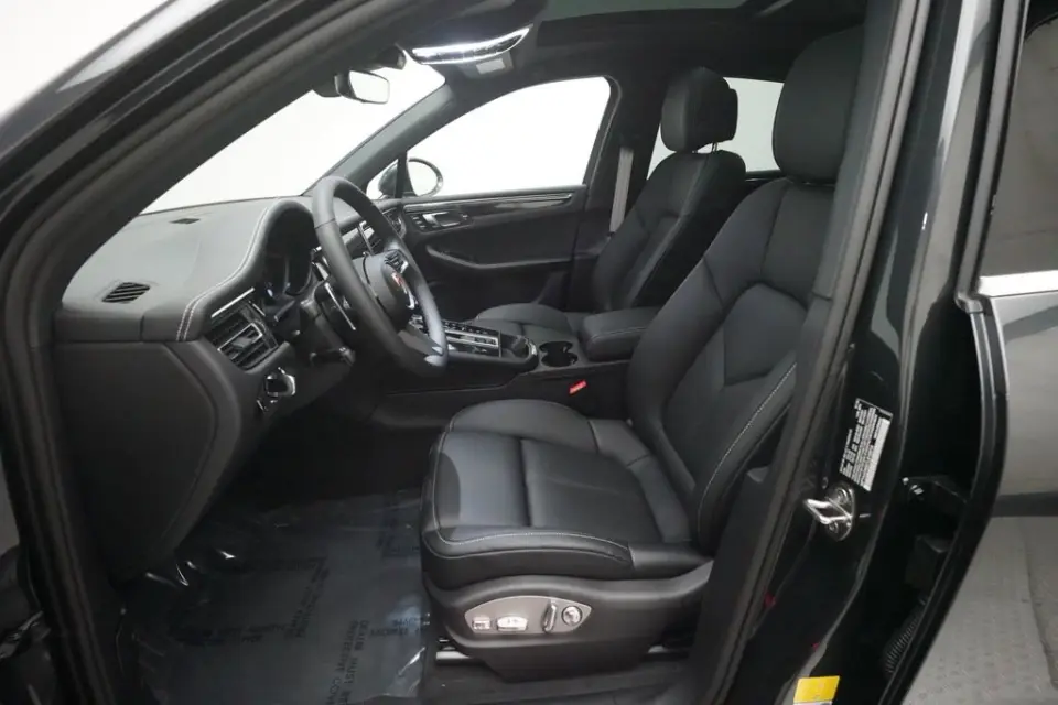 2026 Porsche Macan T - Photo 31