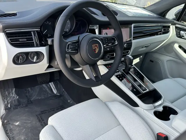 2026 Porsche Macan S - Photo 30