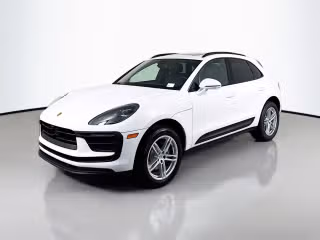2025 Porsche Macan's photo