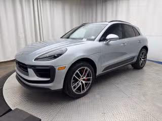 2022 Porsche Macan S's photo