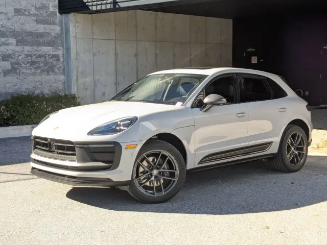 2026 Porsche Macan T - Photo 6