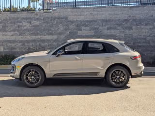 2026 Porsche Macan T - Photo 9