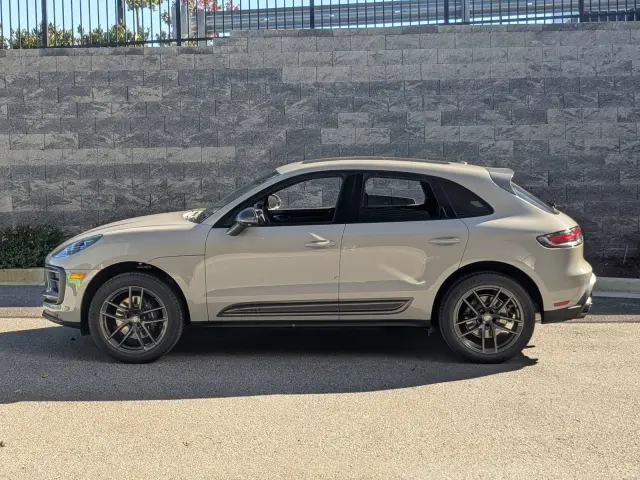 2026 Porsche Macan T - Photo 14