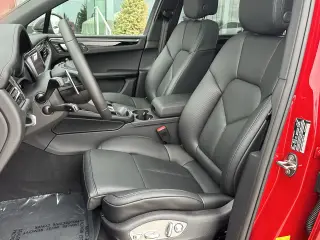 2026 Porsche Macan T - Photo 37
