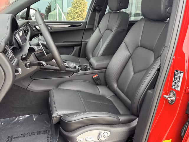2026 Porsche Macan T - Photo 34