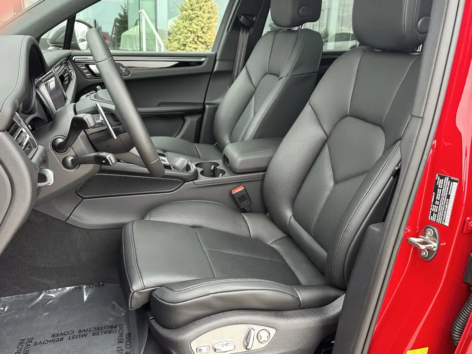 2026 Porsche Macan T - Photo 39