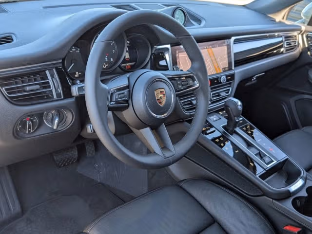 2026 Porsche Macan - Photo 26