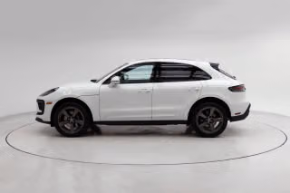 2026 Porsche Macan T - Photo 9