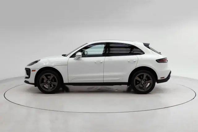 2026 Porsche Macan T - Photo 14