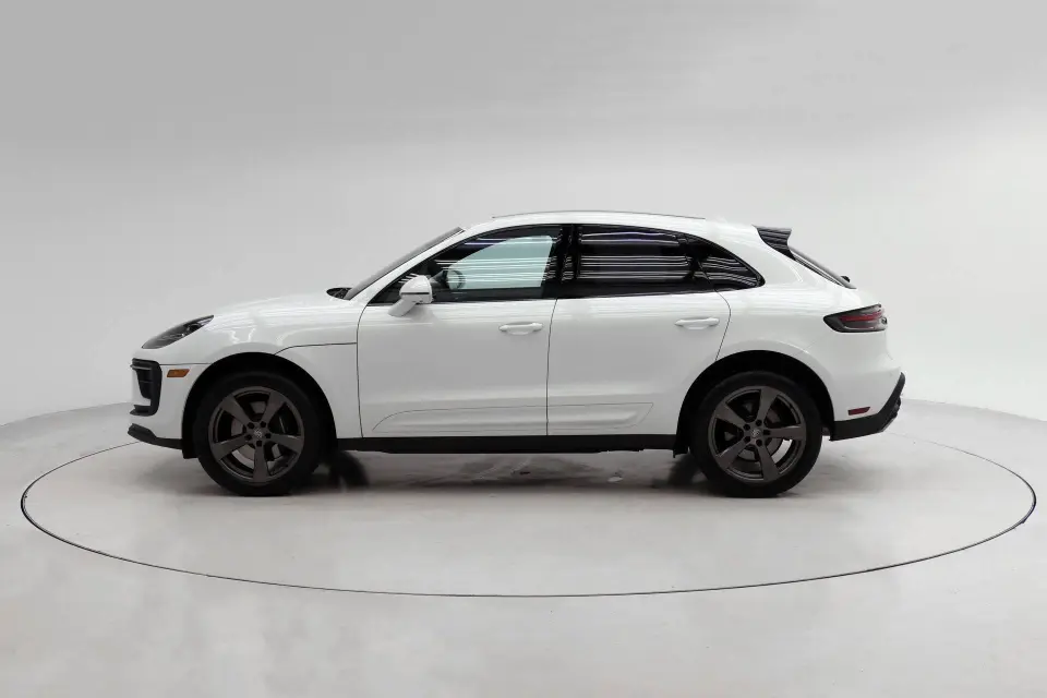 2026 Porsche Macan T - Photo 15