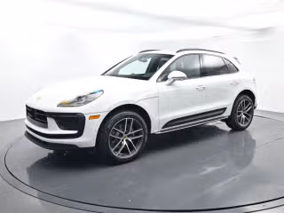 2025 Porsche Macan's photo
