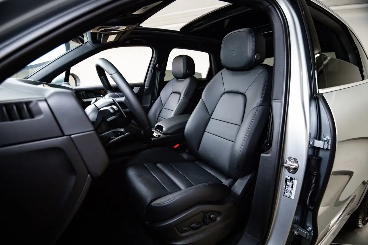 2026 Porsche Cayenne S - Photo 40