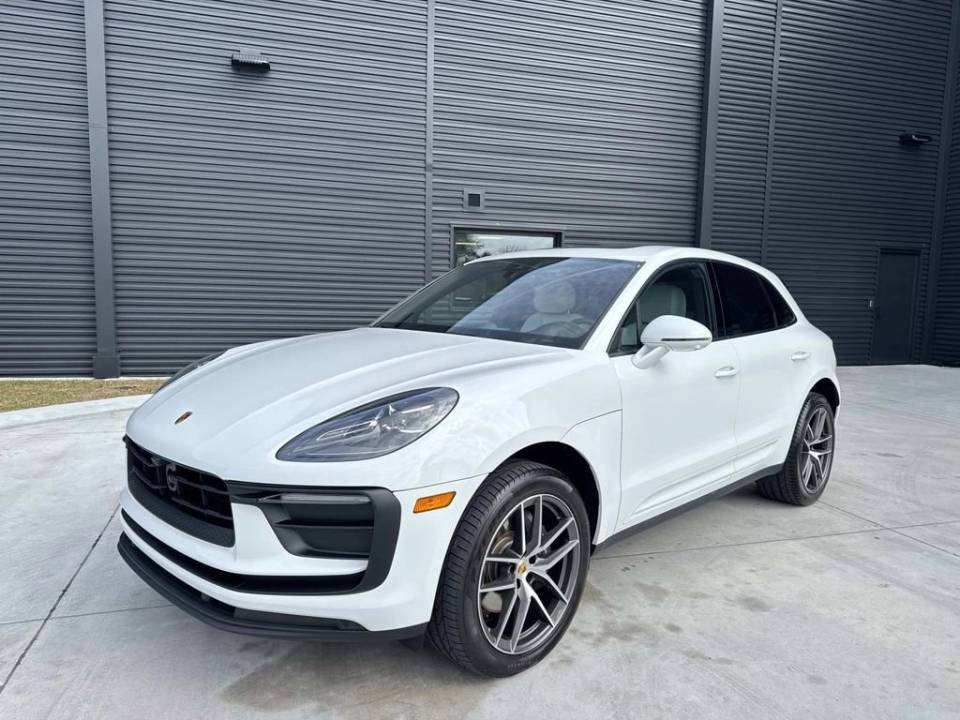 2025 Porsche Macan T