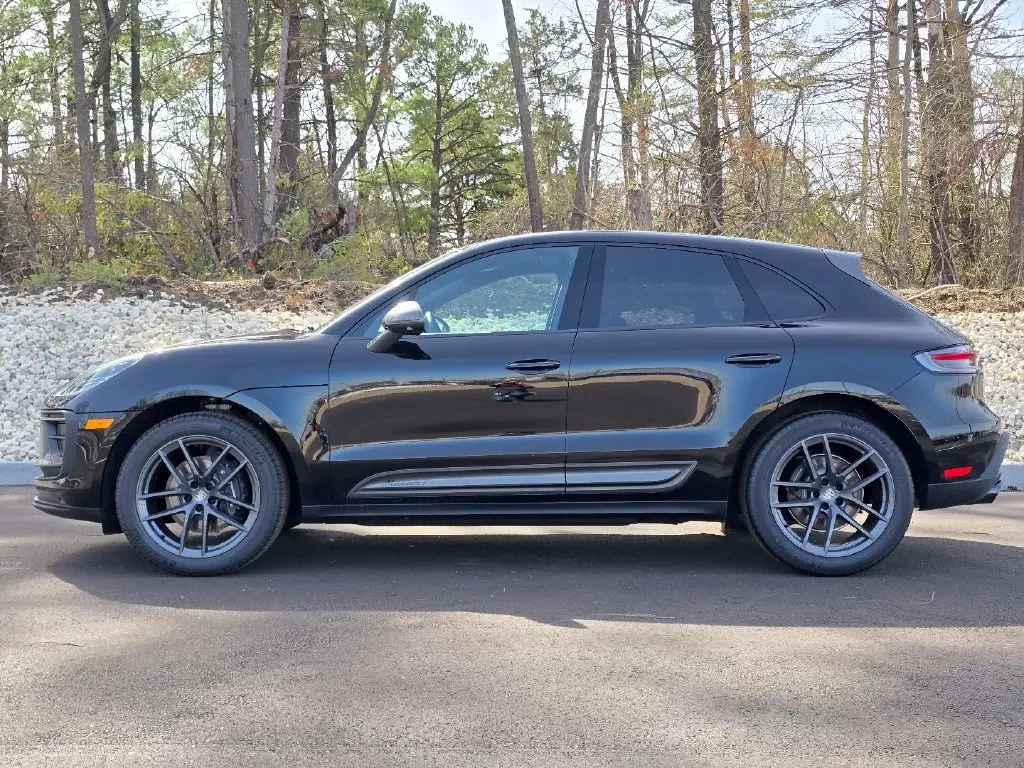 2026 Porsche Macan T - Photo 16